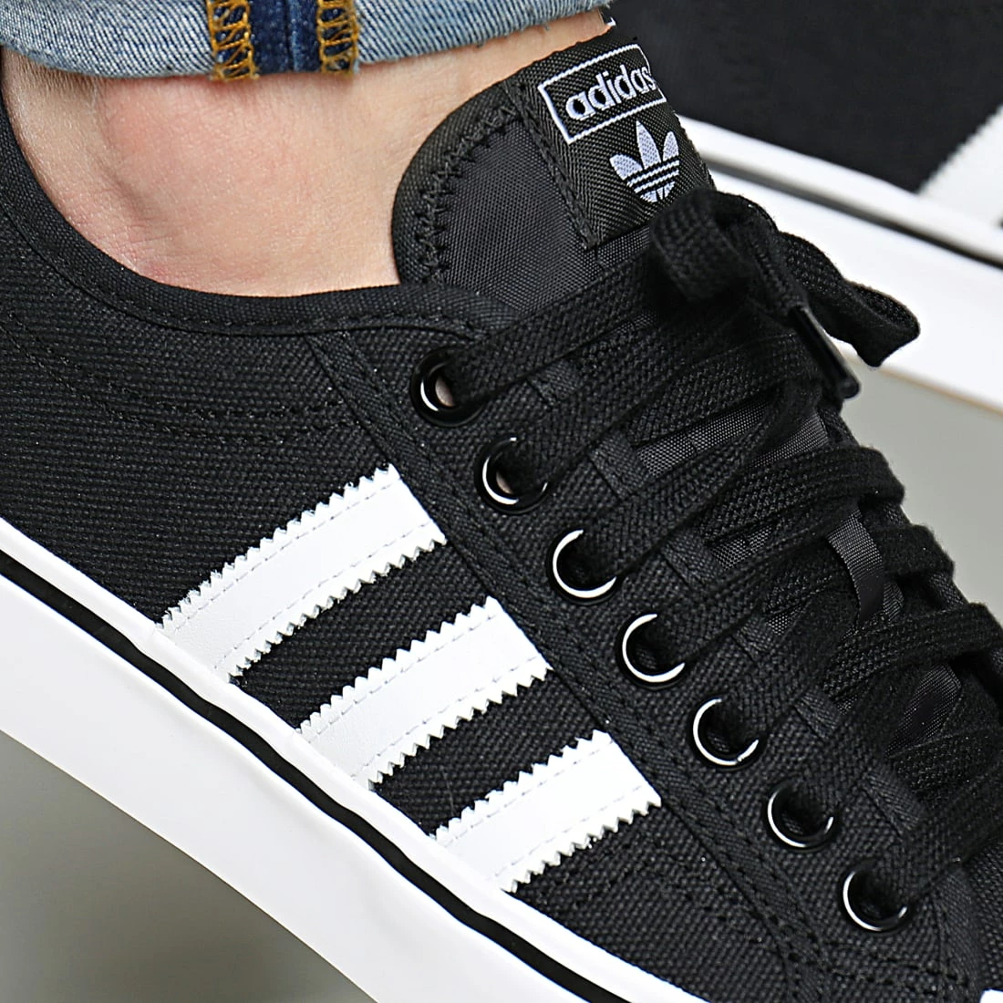 Offres 🌟 Baskets Nizza CQ2332 Core Black Footwear White de Adidas Originals 🧨 4 Offres 🌟 Baskets Nizza CQ2332 Core Black Footwear White de Adidas Originals 🧨 – Image 2