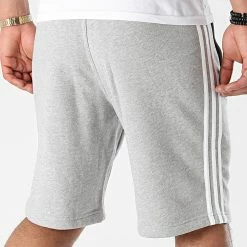 De gros 🎉 Short Jogging Bandes Brodées 3 Stripes DH5803 Gris Chiné de Adidas Originals 🛒 -Pas Cher adidas Magasin adidas 144993 DH5803 TPDT 20210604T100936 03