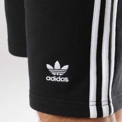 Les meilleures critiques de 🌟 Short Jogging Bandes Brodées 3 Stripes DH5798 Noir Blanc de Adidas Originals 🤩 9 Les meilleures critiques de 🌟 Short Jogging Bandes Brodées 3 Stripes DH5798 Noir Blanc de Adidas Originals 🤩 -Pas Cher adidas Magasin adidas 145760 DH5798 20180629T152545 03