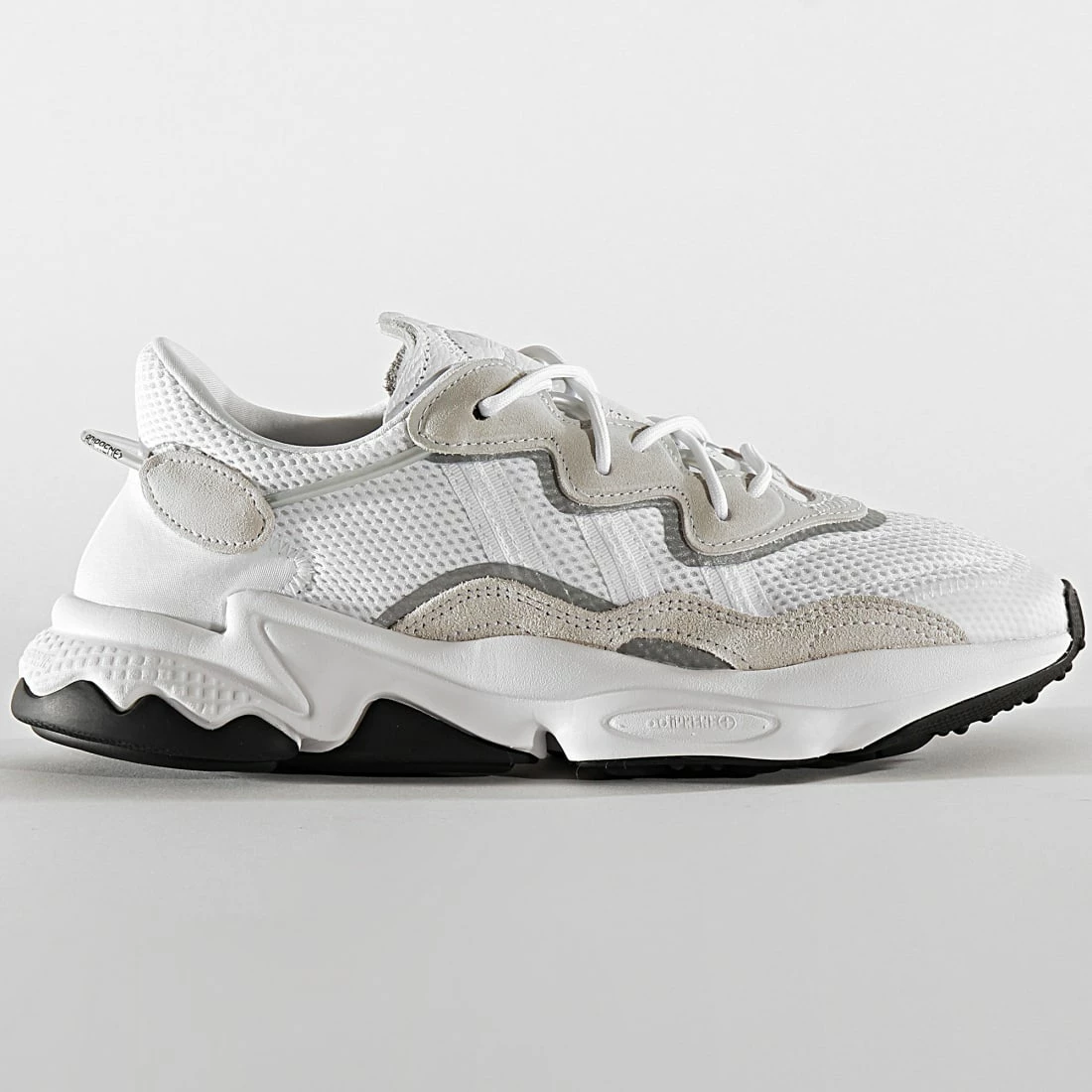 Grosses soldes ❤️ Baskets Ozweego EE6464 Footwear White Core Black de Adidas Originals 🎁 7 Grosses soldes ❤️ Baskets Ozweego EE6464 Footwear White Core Black de Adidas Originals 🎁 – Image 5