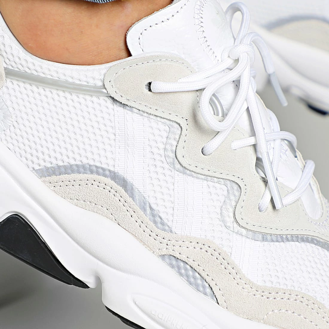 Grosses soldes ❤️ Baskets Ozweego EE6464 Footwear White Core Black de Adidas Originals 🎁 4 Grosses soldes ❤️ Baskets Ozweego EE6464 Footwear White Core Black de Adidas Originals 🎁 – Image 2