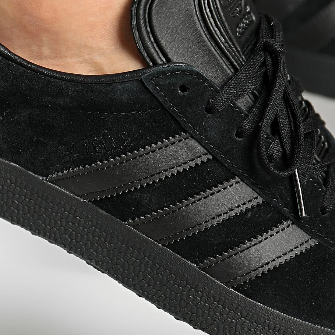 Grosses soldes 🔥 Baskets Gazelle CG2809 Core Black Core Black de Adidas Originals 💯 4 Grosses soldes 🔥 Baskets Gazelle CG2809 Core Black Core Black de Adidas Originals 💯 – Image 2