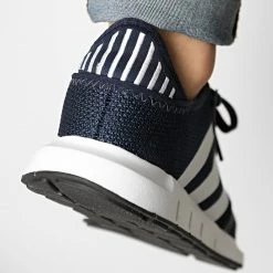 Meilleur prix 🛒 Baskets Swift Run X FY2115 Collegiate Navy Footwear White Core Black de Adidas Originals ⭐ -Pas Cher adidas Magasin adidas 244003 FY2115 20201221T114126 04