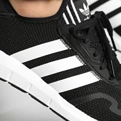 Les meilleures critiques de 👍 Baskets Swift Run X FY2110 Core Black Footwear White de Adidas Originals ❤️ -Pas Cher adidas Magasin adidas 244265 FY2110 20201221T114929 02