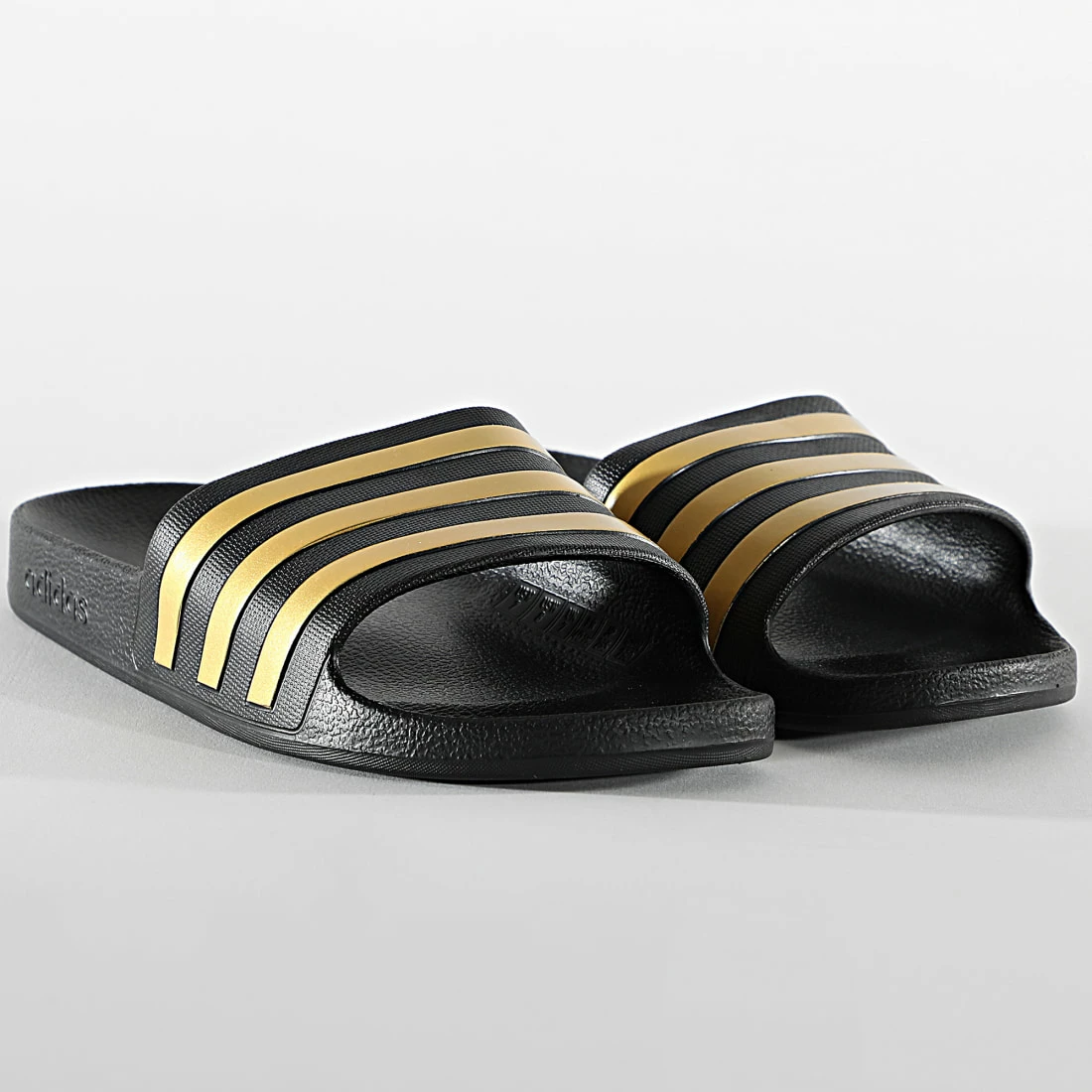 Nouveau 🎁 Claquettes Adilette Aqua EG1758 Noir Doré de adidas ✔️ 3 Nouveau 🎁 Claquettes Adilette Aqua EG1758 Noir Doré de adidas ✔️