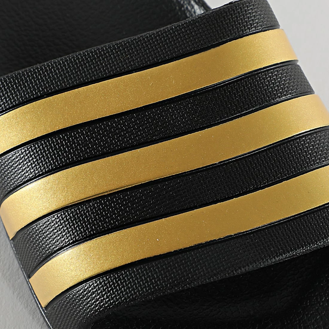 Nouveau 🎁 Claquettes Adilette Aqua EG1758 Noir Doré de adidas ✔️ 4 Nouveau 🎁 Claquettes Adilette Aqua EG1758 Noir Doré de adidas ✔️ – Image 2