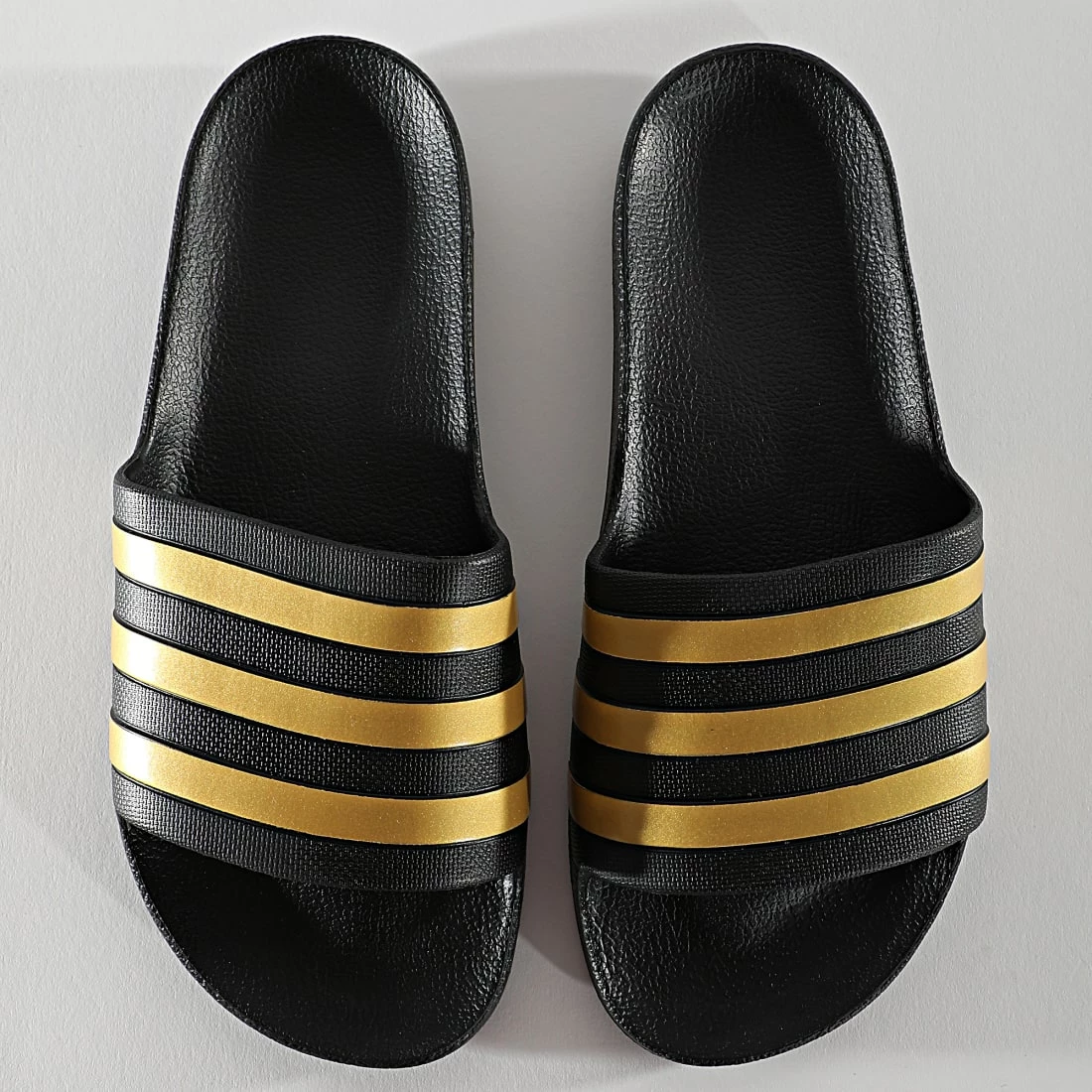 Nouveau 🎁 Claquettes Adilette Aqua EG1758 Noir Doré de adidas ✔️ 7 Nouveau 🎁 Claquettes Adilette Aqua EG1758 Noir Doré de adidas ✔️ – Image 5