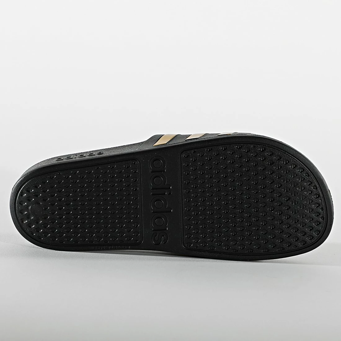 Nouveau 🎁 Claquettes Adilette Aqua EG1758 Noir Doré de adidas ✔️ 8 Nouveau 🎁 Claquettes Adilette Aqua EG1758 Noir Doré de adidas ✔️ – Image 6
