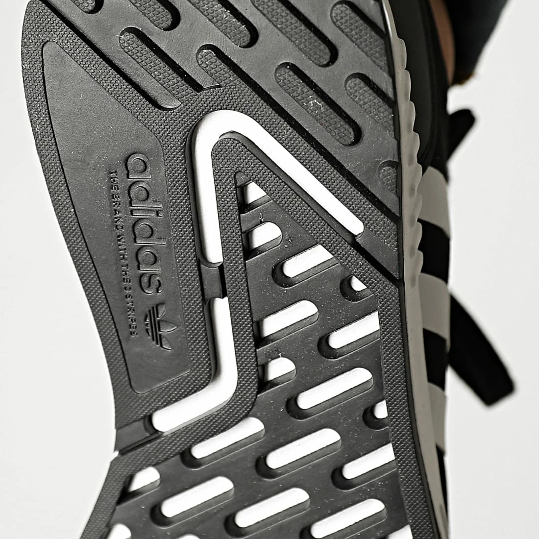 Vente flash 🌟 Baskets Multix FX5119 Core Black Footwear White de Adidas Originals 🤩 7 Vente flash 🌟 Baskets Multix FX5119 Core Black Footwear White de Adidas Originals 🤩 – Image 5