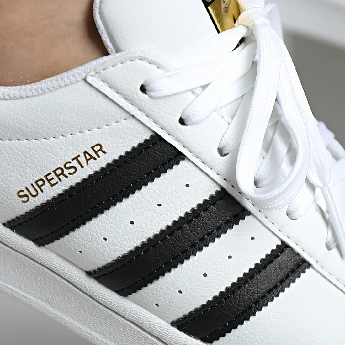 Meilleure vente ✔️ Baskets Superstar Vegan FW2295 Cloud White Core Black Green de Adidas Originals ⭐ 4 Meilleure vente ✔️ Baskets Superstar Vegan FW2295 Cloud White Core Black Green de Adidas Originals ⭐ – Image 2