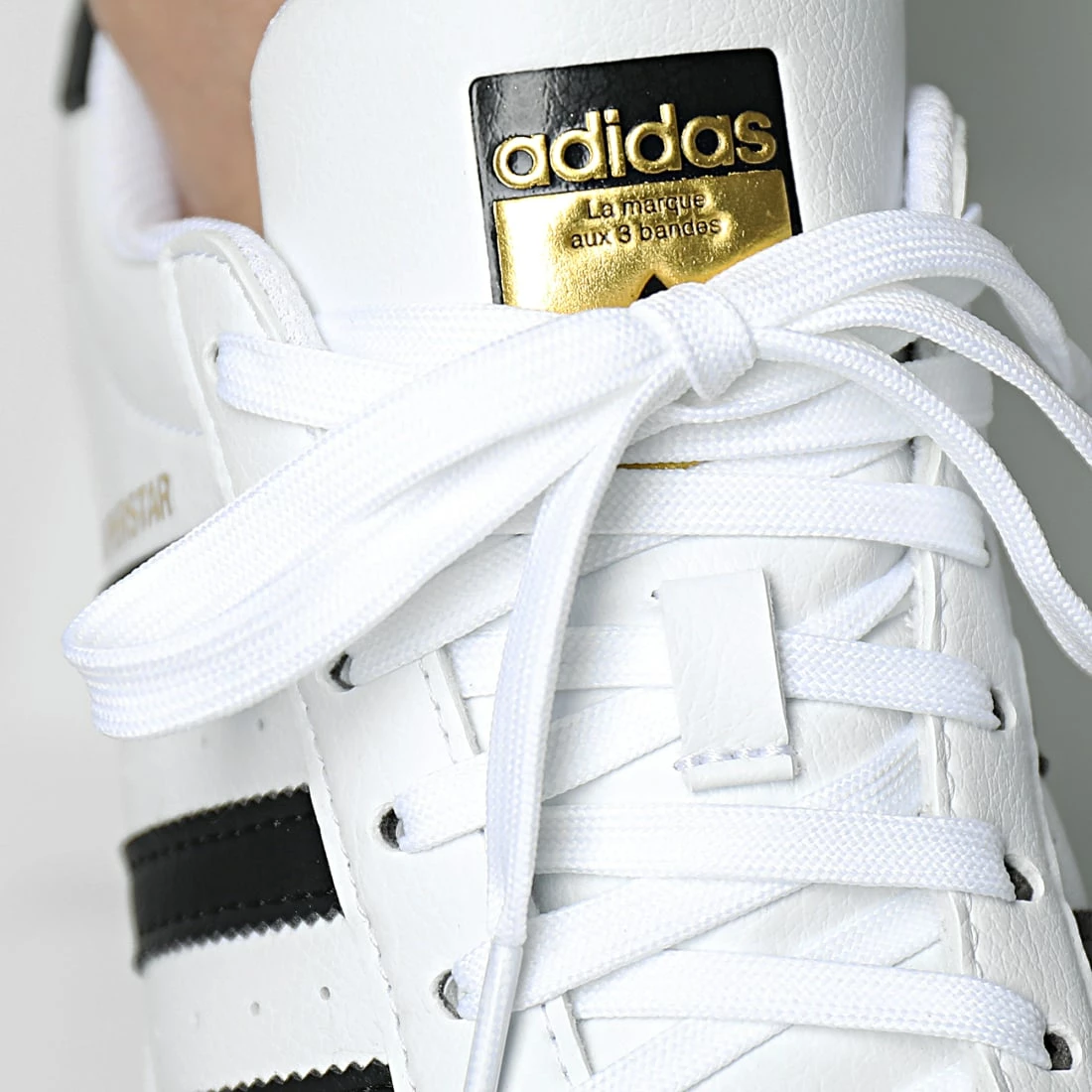 Meilleure vente ✔️ Baskets Superstar Vegan FW2295 Cloud White Core Black Green de Adidas Originals ⭐ 5 Meilleure vente ✔️ Baskets Superstar Vegan FW2295 Cloud White Core Black Green de Adidas Originals ⭐ – Image 3