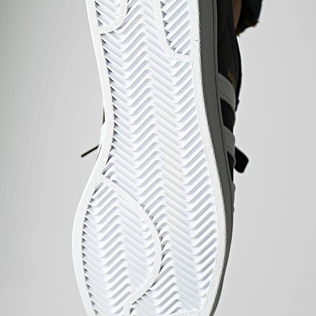 Tout neuf 🌟 Baskets Superstar Vegan FW2296 Core Black Cloud White Gold Metallic de Adidas Originals 🔔 7 Tout neuf 🌟 Baskets Superstar Vegan FW2296 Core Black Cloud White Gold Metallic de Adidas Originals 🔔 – Image 5