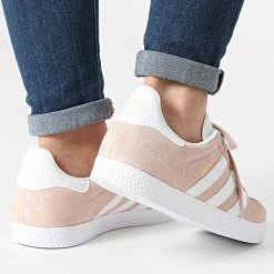 Meilleure affaire 👏 Baskets Femme Gazelle H01512 Pink Tint Cloud White de Adidas Originals ✨ 10 Meilleure affaire 👏 Baskets Femme Gazelle H01512 Pink Tint Cloud White de Adidas Originals ✨ -Pas Cher adidas Magasin adidas 270552 H01512 20210622T113819 04