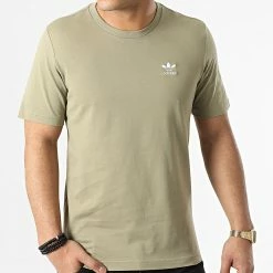 Nouveau 🥰 Tee 👚 Shirt Essential H34629 Vert Kaki de Adidas Originals 🎁 13 Nouveau 🥰 Tee 👚 Shirt Essential H34629 Vert Kaki de Adidas Originals 🎁 -Pas Cher adidas Magasin adidas 290417 H34629 20211217T161314 05