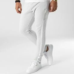 Meilleure affaire ✔️ Pantalon Jogging A Bandes GT6644 Gris Clair de Adidas Performance ⭐ -Pas Cher adidas Magasin adidas 290874 GT6644 20211105T145229 03