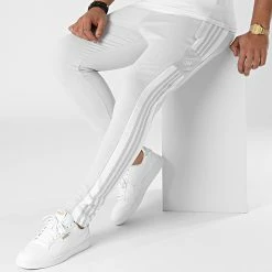 Meilleure affaire ✔️ Pantalon Jogging A Bandes GT6644 Gris Clair de Adidas Performance ⭐ -Pas Cher adidas Magasin adidas 290874 GT6644 20211105T145232 05