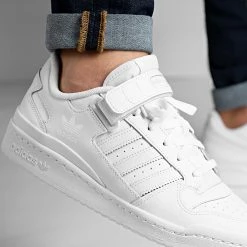 Remise 🎉 Baskets Forum Low FY7755 Footwear White de Adidas Originals ✨