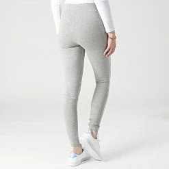 Top 10 ✔️ Legging Femme A Bandes 3 Stripes HD2349 Gris Chiné de Adidas Originals 💯 13 Top 10 ✔️ Legging Femme A Bandes 3 Stripes HD2349 Gris Chiné de Adidas Originals 💯 -Pas Cher adidas Magasin adidas 293852 HD2349 20211209T155103 06
