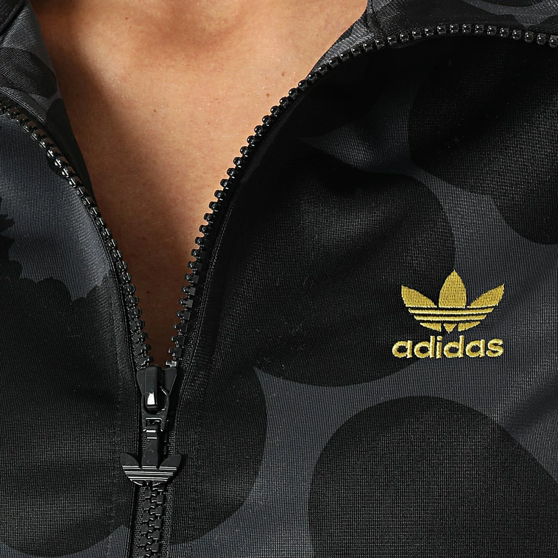 Grosses soldes ✨ Veste Zippée Femme A Bandes Marimekko Firebird H20410 Noir Gris Doré de Adidas Originals 😍 4 Grosses soldes ✨ Veste Zippée Femme A Bandes Marimekko Firebird H20410 Noir Gris Doré de Adidas Originals 😍 – Image 2