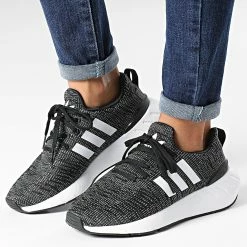 Meilleur prix đ Baskets Femme Swift Run 22 GW8176 Core Black Cloud White Grey Five de Adidas Originals đ
