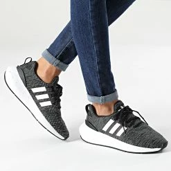 Meilleur prix 🎉 Baskets Femme Swift Run 22 GW8176 Core Black Cloud White Grey Five de Adidas Originals 👍 -Pas Cher adidas Magasin adidas 294286 GW8176 20211223T122342 03