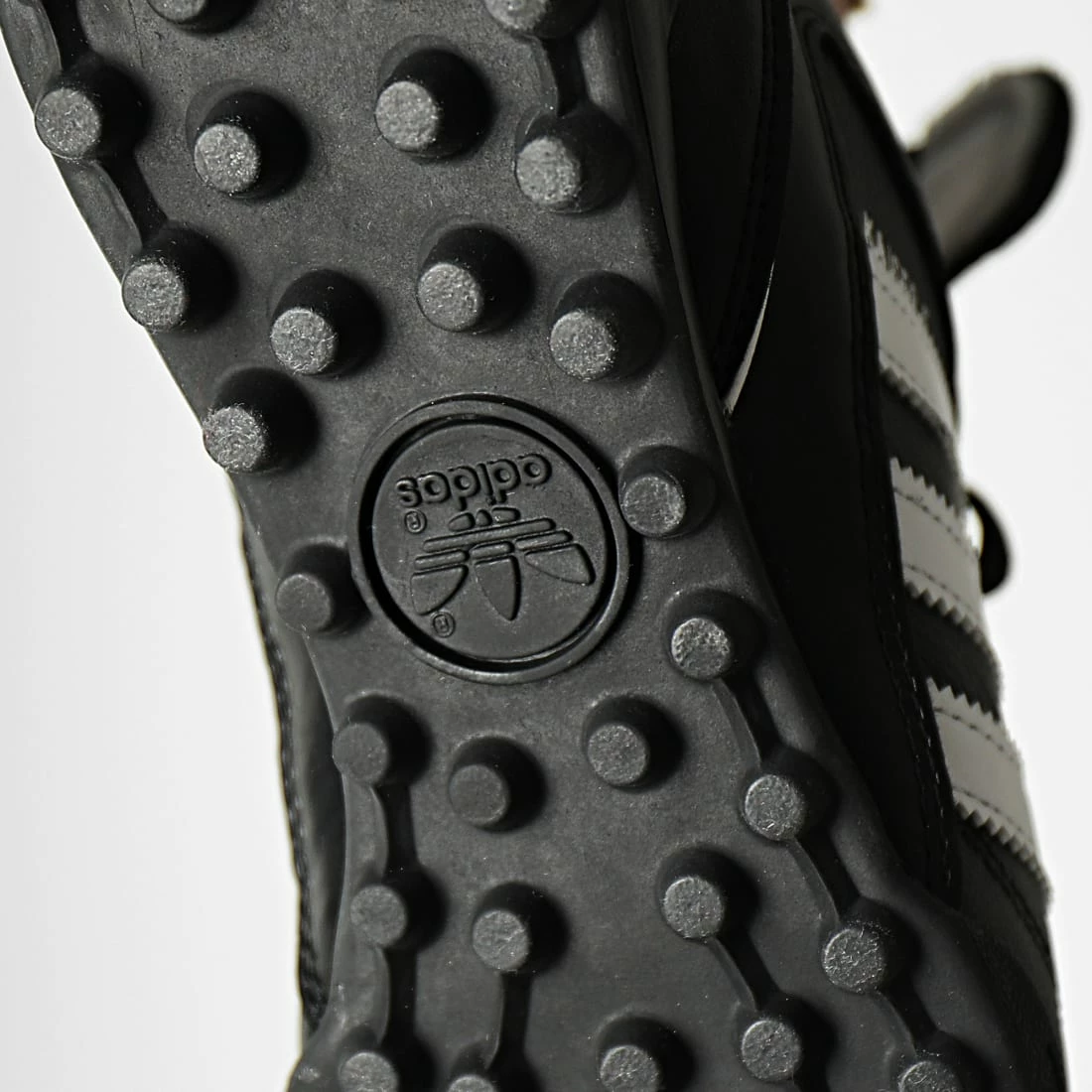 Tout neuf 👏 Baskets Kaiser 5 Team 677357 Core Black Cloud White de adidas 😀 7 Tout neuf 👏 Baskets Kaiser 5 Team 677357 Core Black Cloud White de adidas 😀 – Image 5