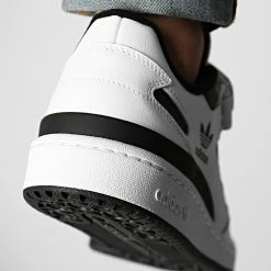 Les meilleures critiques de 🎉 Baskets Forum Low FY7757 Footwear White Core Black de Adidas Originals 🧨 -Pas Cher adidas Magasin adidas 295350 FY7757 20211216T151422 04