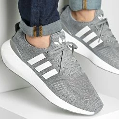 Tout neuf 😉 Baskets Swift Run 22 GZ3495 Grey Three Cloud White Grey Four de Adidas Originals 🎉