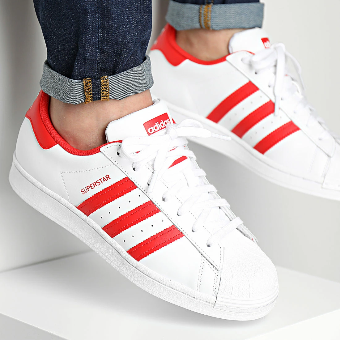 Offres 🎉 Baskets Superstar GZ3741 Cloud White Vivid Red de Adidas Originals ✨ 3 Offres 🎉 Baskets Superstar GZ3741 Cloud White Vivid Red de Adidas Originals ✨