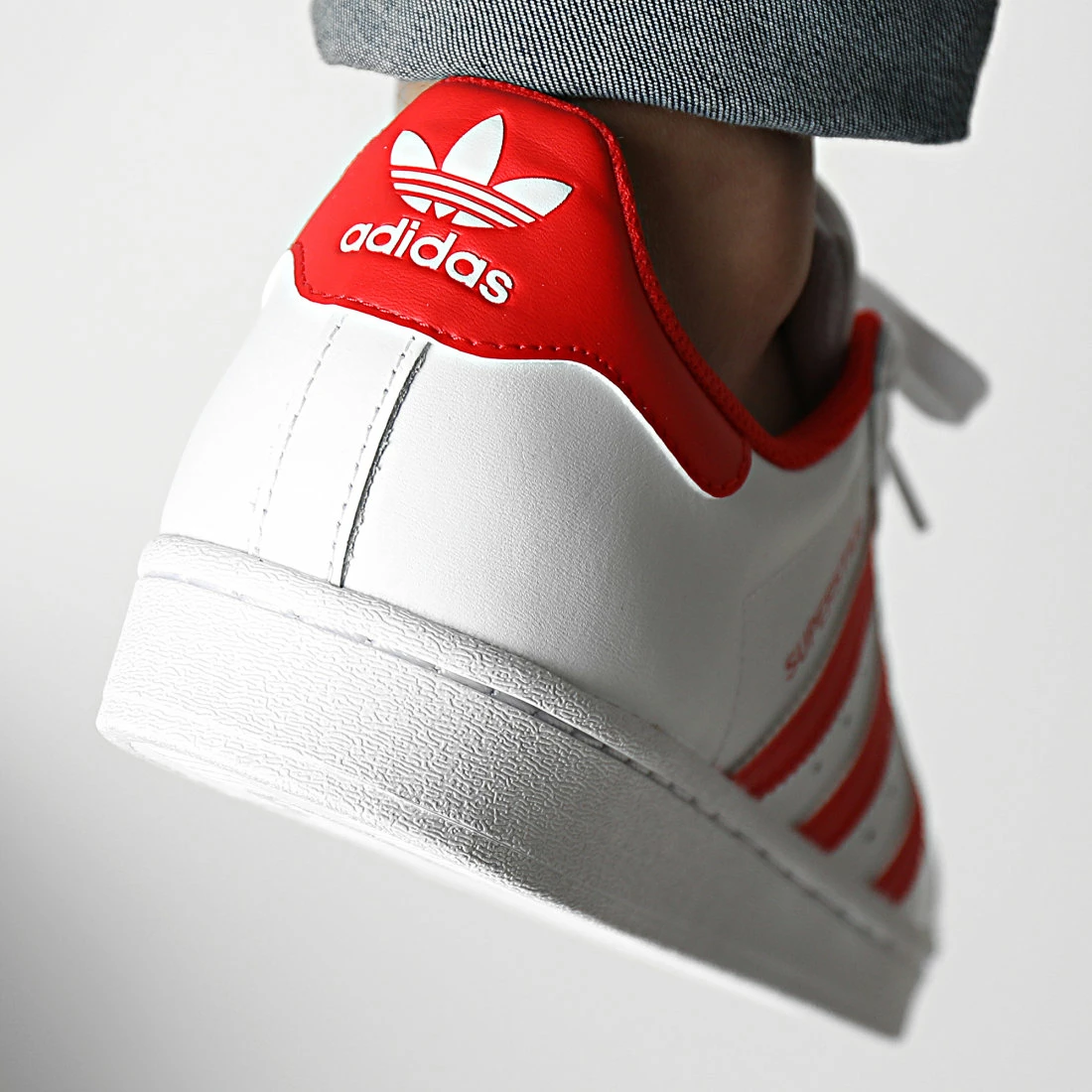 Offres 🎉 Baskets Superstar GZ3741 Cloud White Vivid Red de Adidas Originals ✨ 6 Offres 🎉 Baskets Superstar GZ3741 Cloud White Vivid Red de Adidas Originals ✨ – Image 4