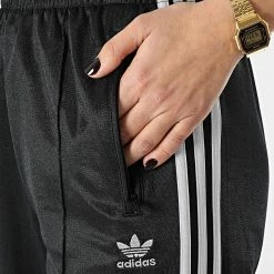 Promo ⌛ Pantalon Jogging A Bandes Femme HF7528 Noir de Adidas Originals 🧨 9 Promo ⌛ Pantalon Jogging A Bandes Femme HF7528 Noir de Adidas Originals 🧨 -Pas Cher adidas Magasin adidas 297045 HF7528 20220114T151650 02
