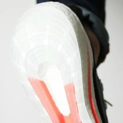 Tout neuf 🤩 Baskets Ultraboost 22 GX3060 Core Black Magnetic Grey Turbo de Adidas Performance 🎁 -Pas Cher adidas Magasin adidas 300023 GX3060 20220126T150940 05