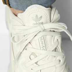 De gros 🥰 Baskets Ozweego GX3322 Aluminium Met Grey Wonder White de Adidas Originals ⭐ -Pas Cher adidas Magasin adidas 308236 GX3322 20220310T161104 03