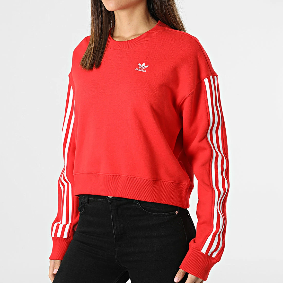 Offres 🥰 Sweat Crewneck Femme Crop A Bandes HC2063 Rouge de Adidas Originals 🎉 6 Offres 🥰 Sweat Crewneck Femme Crop A Bandes HC2063 Rouge de Adidas Originals 🎉 – Image 4