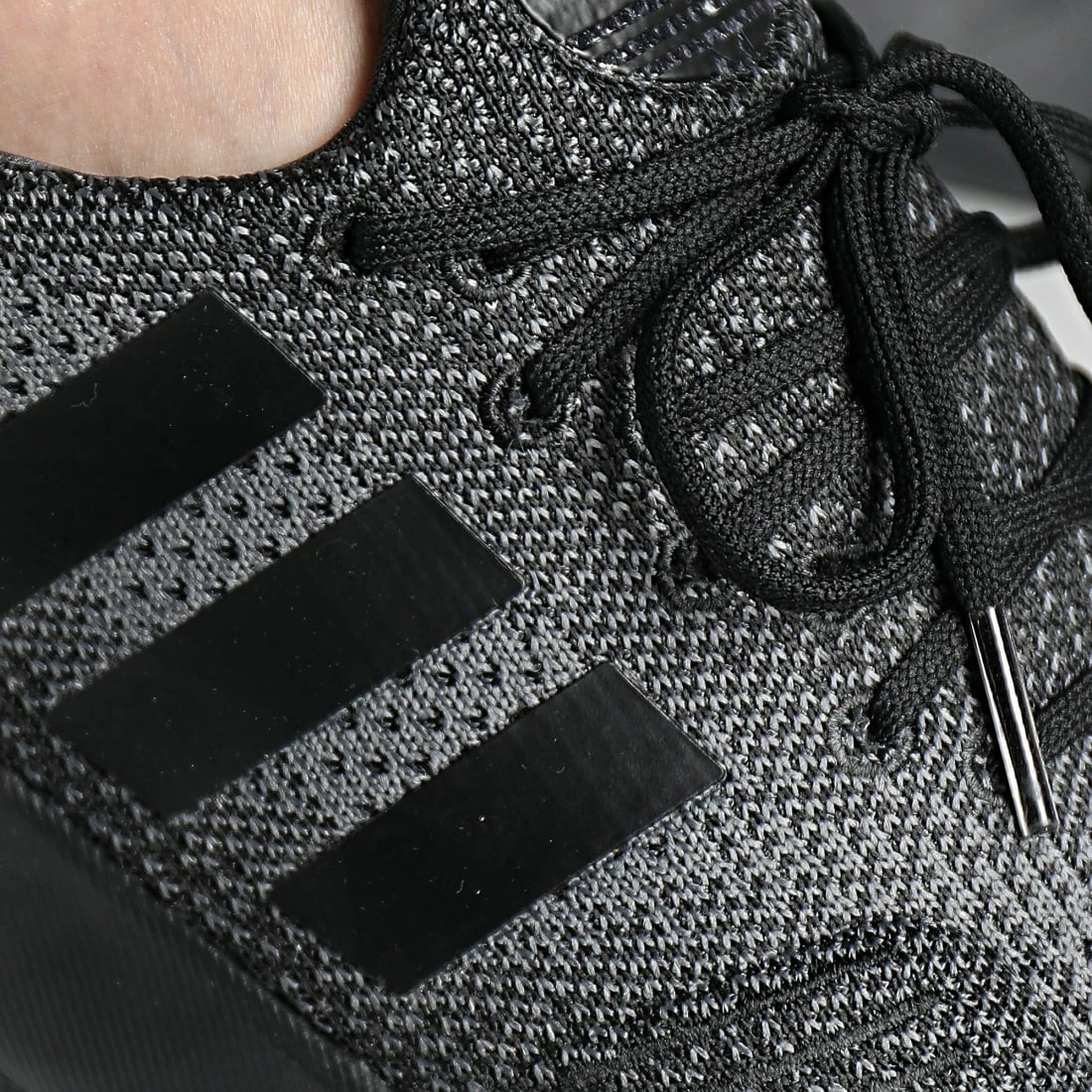 Le moins cher 🛒 Baskets Swift Run 22 GZ3500 Core Black Grey Five de Adidas Originals 💯 4 Le moins cher 🛒 Baskets Swift Run 22 GZ3500 Core Black Grey Five de Adidas Originals 💯 – Image 2