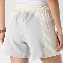 Promo 🌟 Short Jogging Femme HC7038 Gris Beige de Adidas Originals 🎁 -Pas Cher adidas Magasin adidas 311462 HC7038 20220408T145338 06