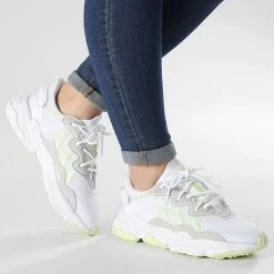 Meilleure vente 👏 Baskets Femme Ozweego GW5622 Cloud White Aluminium Pulsing Lemon de Adidas Originals 👍 -Pas Cher adidas Magasin adidas 311763 GW5622 20220405T153919 03