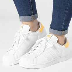 Vente flash 😀 Baskets Femme Superstar GZ3452 Crystal White Flash Orange Core Black de Adidas Originals 🎉