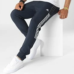 De gros 😀 Pantalon Jogging A Bandes FC Bayern Q2 HG1131 Bleu Marine de Adidas Performance 💯 -Pas Cher adidas Magasin adidas 319208 HG1131 20220519T161316 03