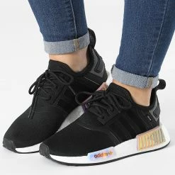 Offres ⌛ Baskets Femme NMD R1 GY8537 Core Black Cloud White Magic Mauve de Adidas Originals ✨