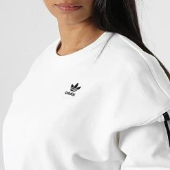 Meilleure affaire 🤩 Sweat Crewneck Crop Femme A Bandes HN8317 Blanc de Adidas Originals 🌟 -Pas Cher adidas Magasin adidas 320344 HN8317 20220530T160917 02