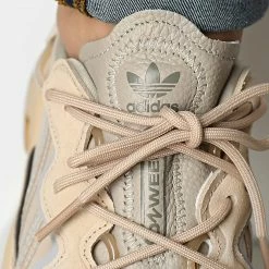 Meilleure vente 🔥 Baskets Ozweego EE6462 Stucco Light Brown Solar Red de Adidas Originals 🤩 -Pas Cher adidas Magasin adidas 320989 EE6462 20220601T143720 03