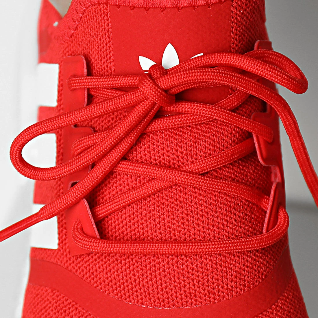 De gros 🔔 Baskets NMD R1 GY6056 Vivid Red Cloud White Gum de Adidas Originals 🔥 5 De gros 🔔 Baskets NMD R1 GY6056 Vivid Red Cloud White Gum de Adidas Originals 🔥 – Image 3