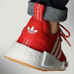 De gros 🔔 Baskets NMD R1 GY6056 Vivid Red Cloud White Gum de Adidas Originals 🔥 10 De gros 🔔 Baskets NMD R1 GY6056 Vivid Red Cloud White Gum de Adidas Originals 🔥 -Pas Cher adidas Magasin adidas 321442 GY6056 20220602T144857 04
