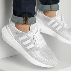 Acheter ⌛ Baskets Swift Run 22 GZ3499 Cloud White Grey Two Core Black de Adidas Originals 😍