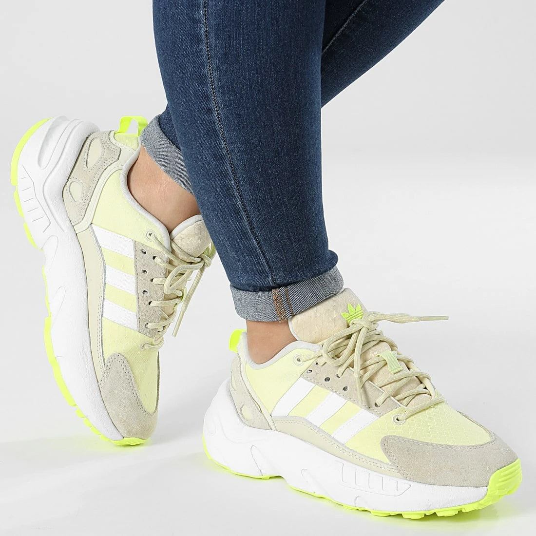 Offres 👏 Baskets Femme ZX 22 Boost GW8317 Sand Cloud White Yellow Tint de Adidas Originals 🔔 5 Offres 👏 Baskets Femme ZX 22 Boost GW8317 Sand Cloud White Yellow Tint de Adidas Originals 🔔 – Image 3