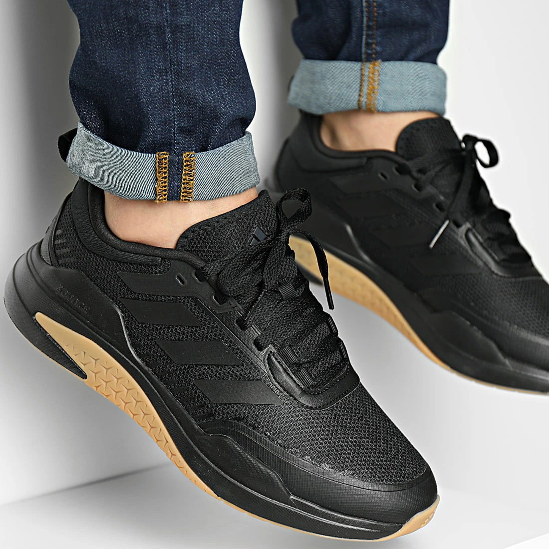 Le moins cher ✔️ Baskets Trainer V GX0728 Core Black Gum de Adidas Performance 😍 3 Le moins cher ✔️ Baskets Trainer V GX0728 Core Black Gum de Adidas Performance 😍