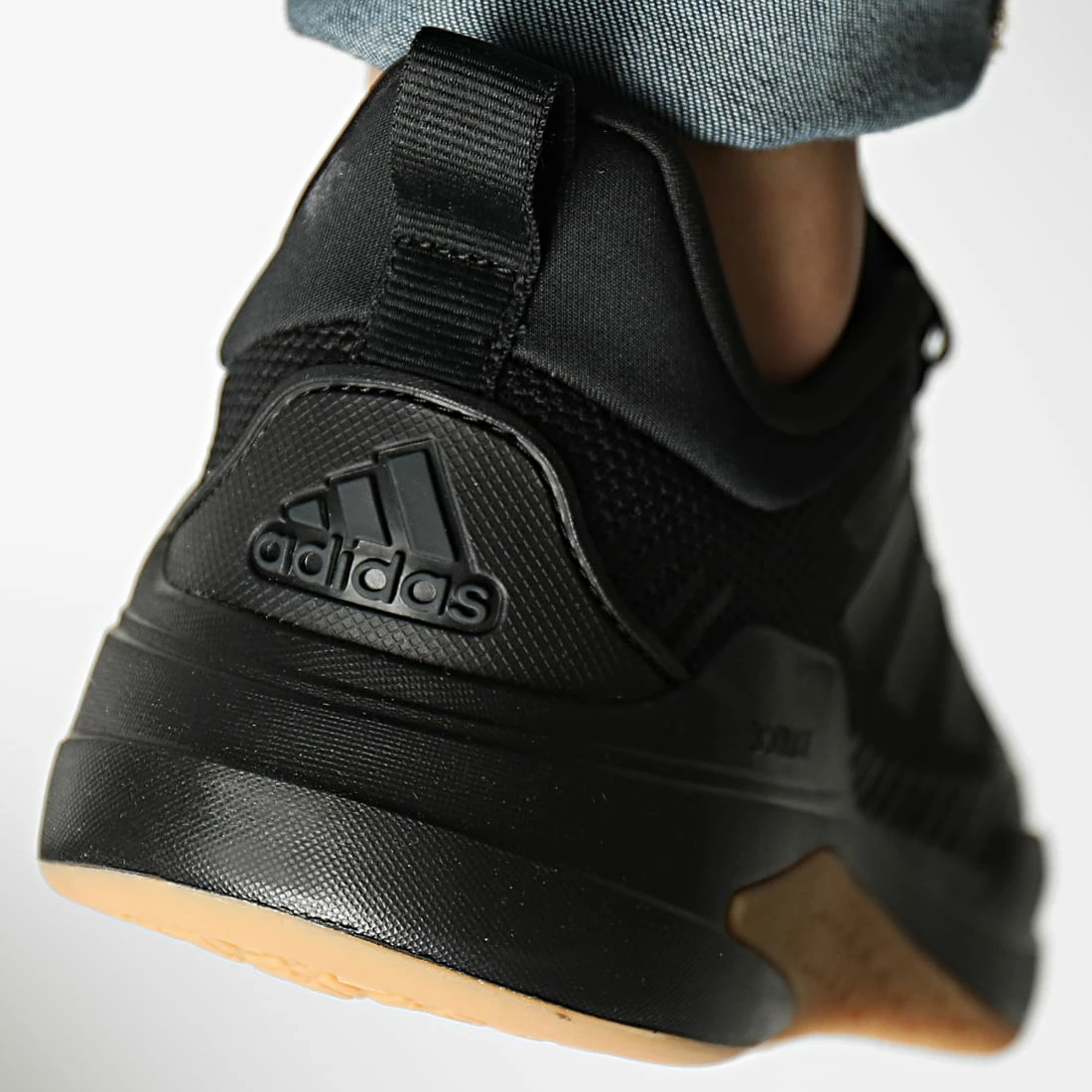 Le moins cher ✔️ Baskets Trainer V GX0728 Core Black Gum de Adidas Performance 😍 6 Le moins cher ✔️ Baskets Trainer V GX0728 Core Black Gum de Adidas Performance 😍 – Image 4