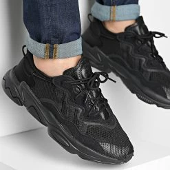 Vente flash 🛒 Baskets Ozweego EE6999 Core Black Grey Five de Adidas Originals 🎁