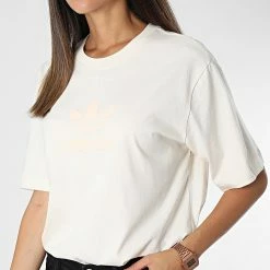 Meilleur prix 😍 Tee 👚 Shirt Femme HK2786 Beige de Adidas Originals 🧨 -Pas Cher adidas Magasin adidas 323751 HK2786 20220630T141229 03